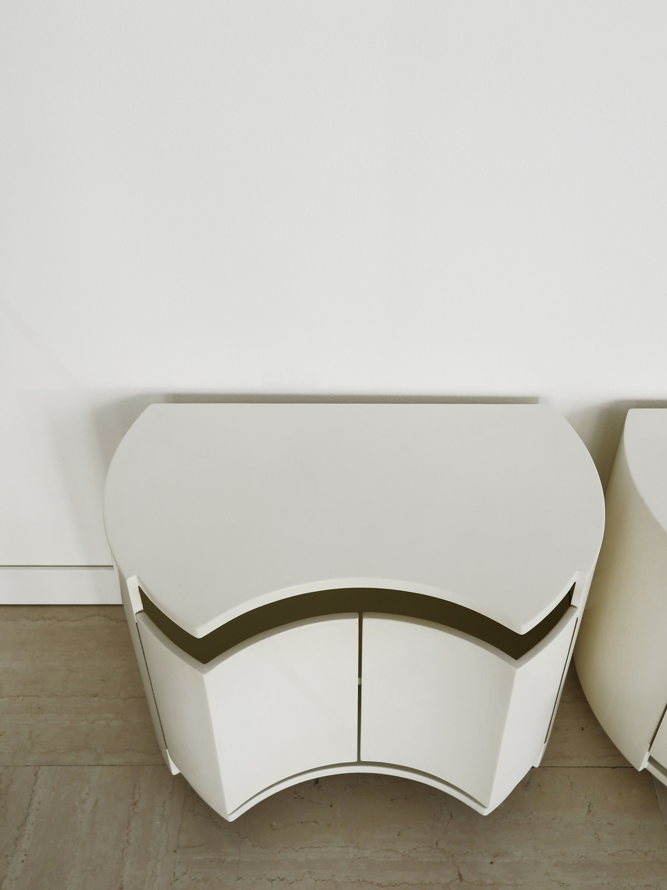 Simon Gavina Italian white lacquered wood  nigthstands, 1970s