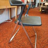 Chaise design circa années 80