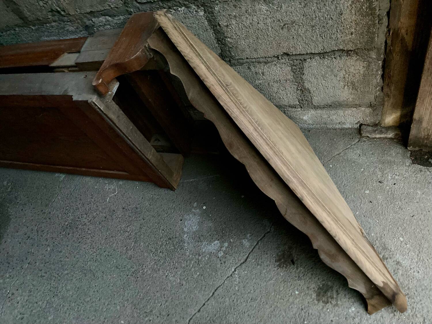 Étagère d’angle en chêne