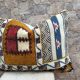 Housse de coussin vintage en kilim berbère : coussin en laine marocaine