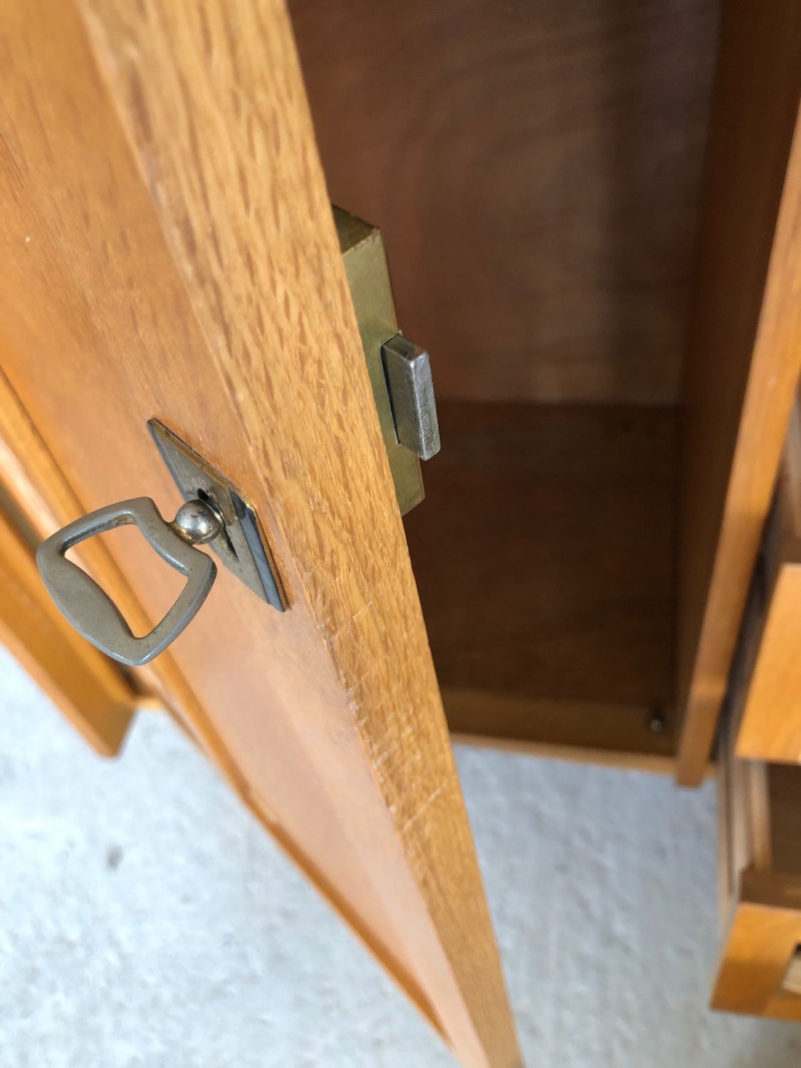 Wardrobe cabinet and drawers in oak and rattan feet compass Vintage year 60