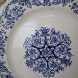 2 anciennes assiettes plates en terre de fer Longchamp Bella, XIXème