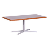 Table basse en noyer restaurée du milieu du siècle, acier chromé, Tchéquie, années 1960