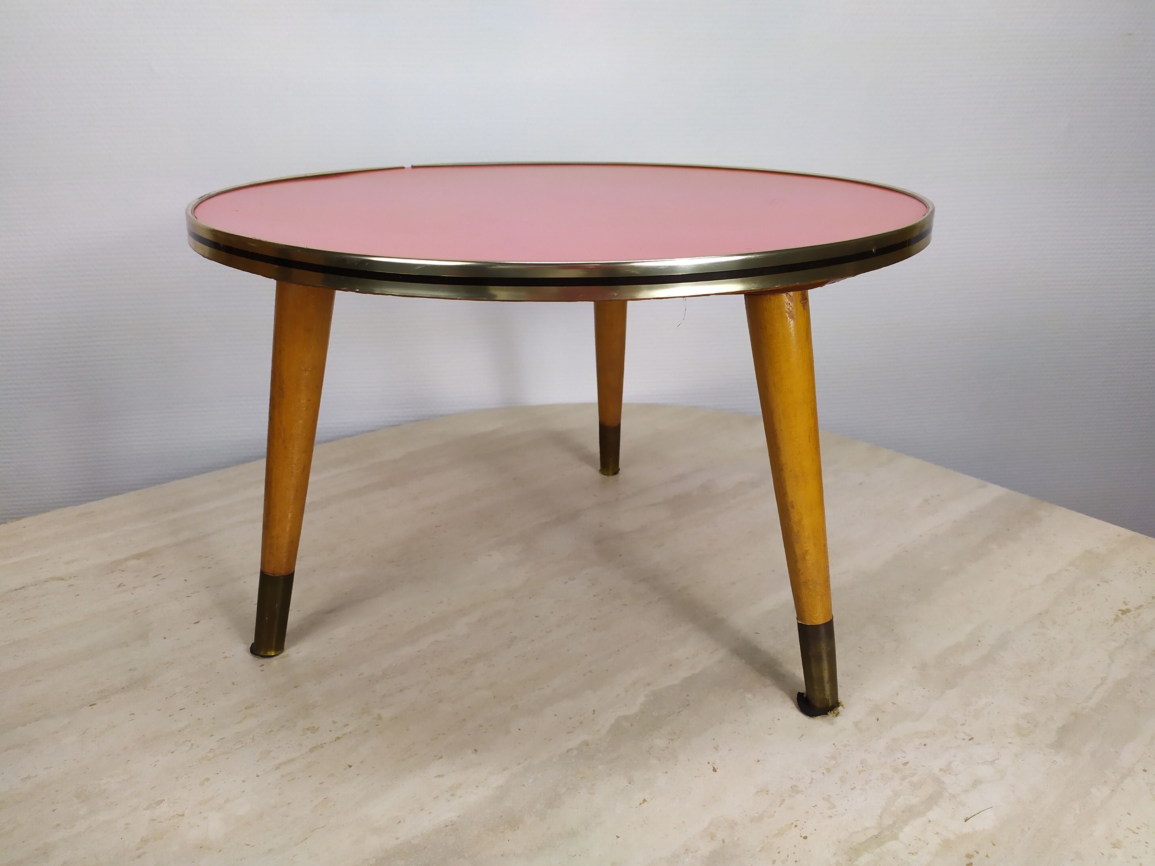 Guerdon small round coffee table red vintage tripod door plant formica