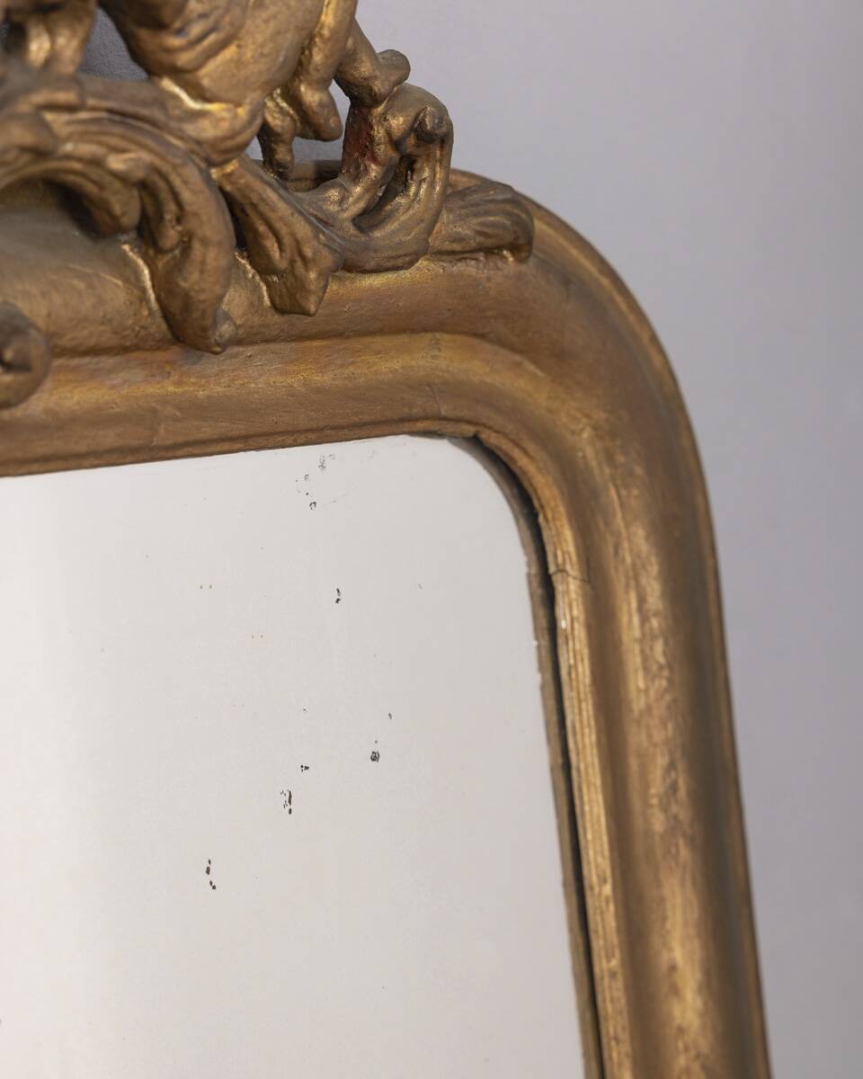 EARLY 20TH CENTURY GOLDEN WOODEN WALL MIRROR DECORATED IN BAROQUE STYLE