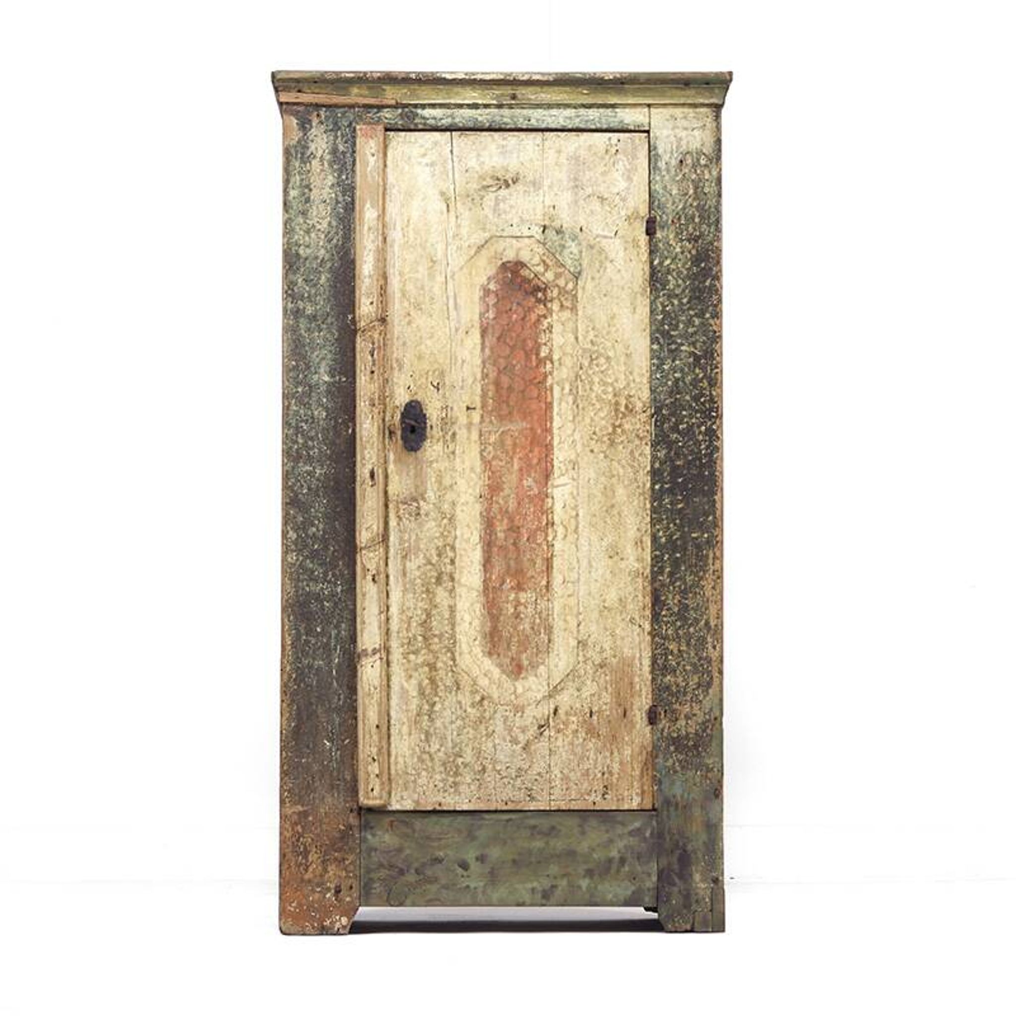Armoire de mariée peinte en art populaire de ferme rustique et vieillie