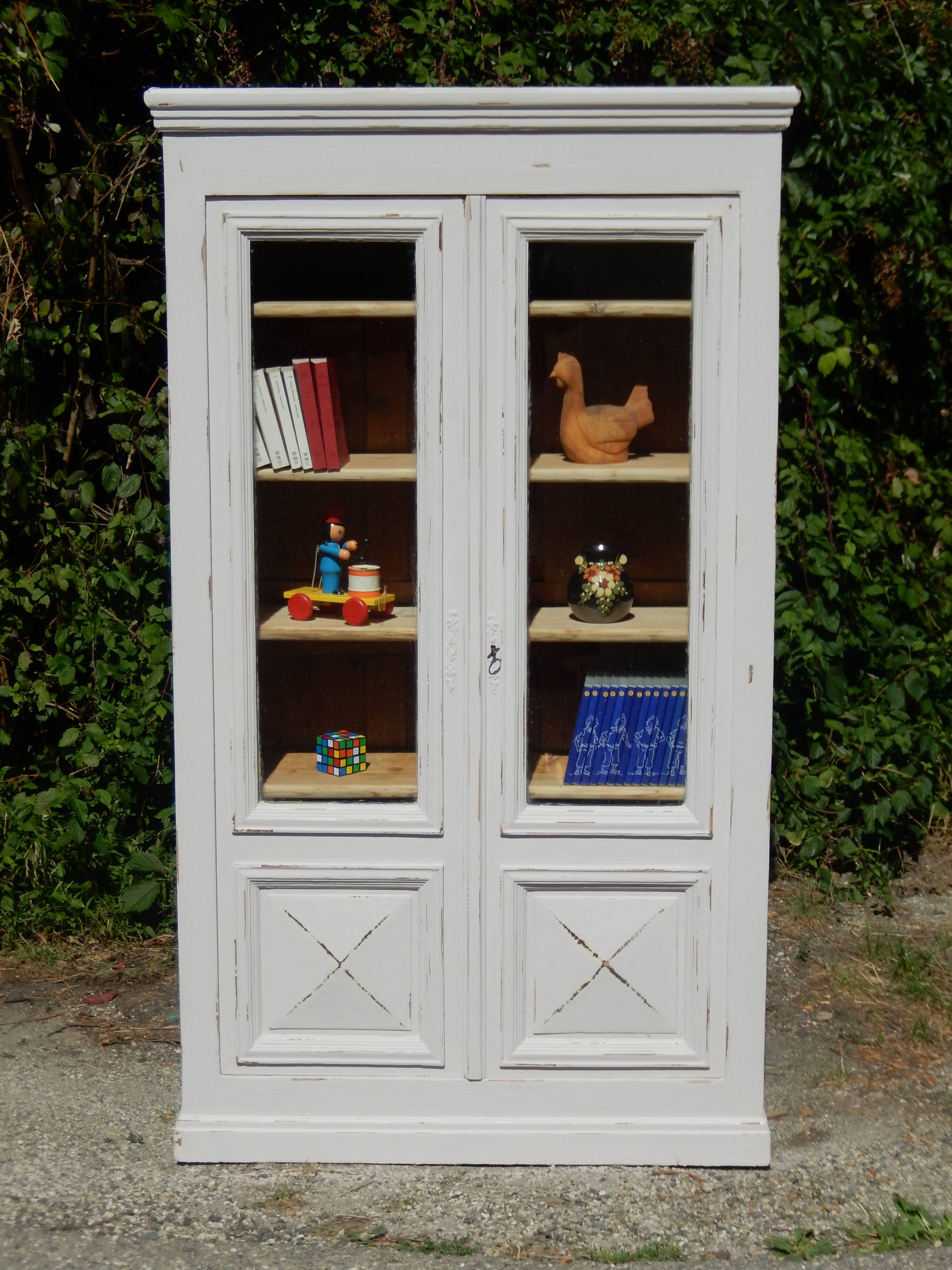 Magnificent old library/display cabinet in fir - white chalk patina.