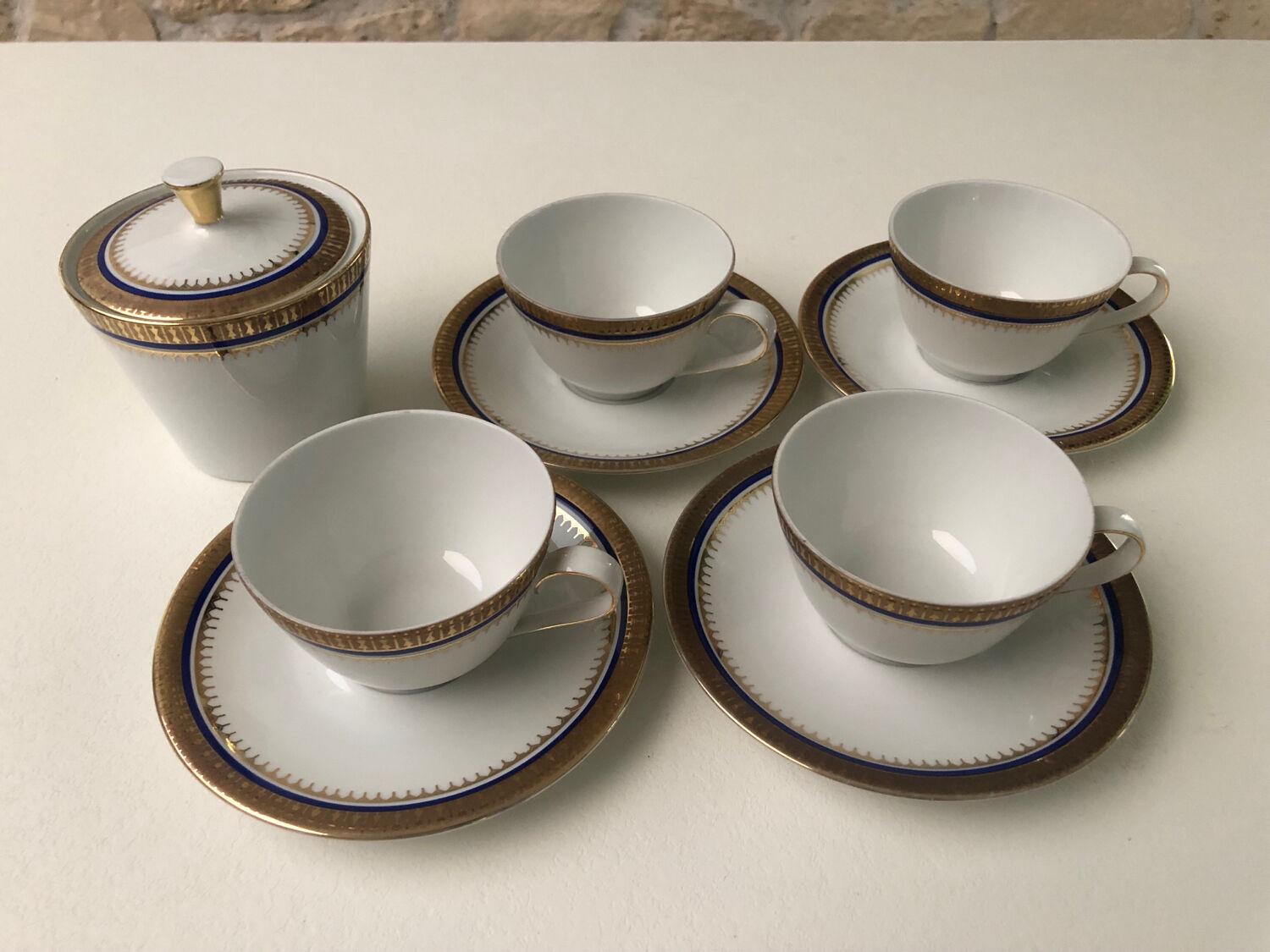 Coffee and sugar cups