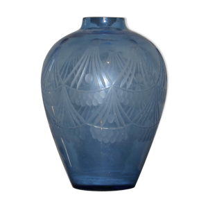 Vase bleu en pâte de verre gravée