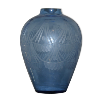 Vase bleu en pâte de verre gravée