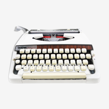Brother deluxe 900 typewriter