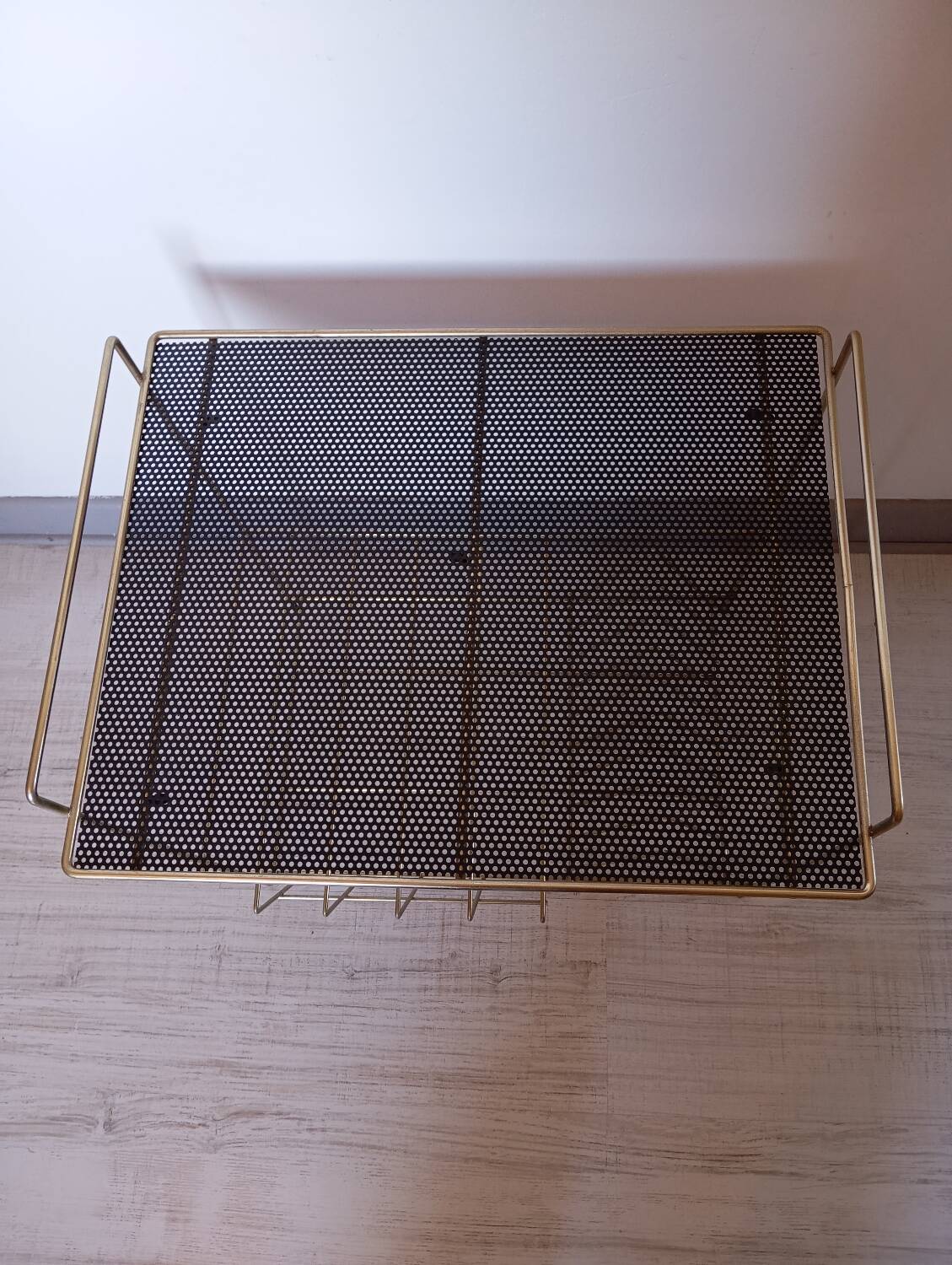 Vinyl storage table