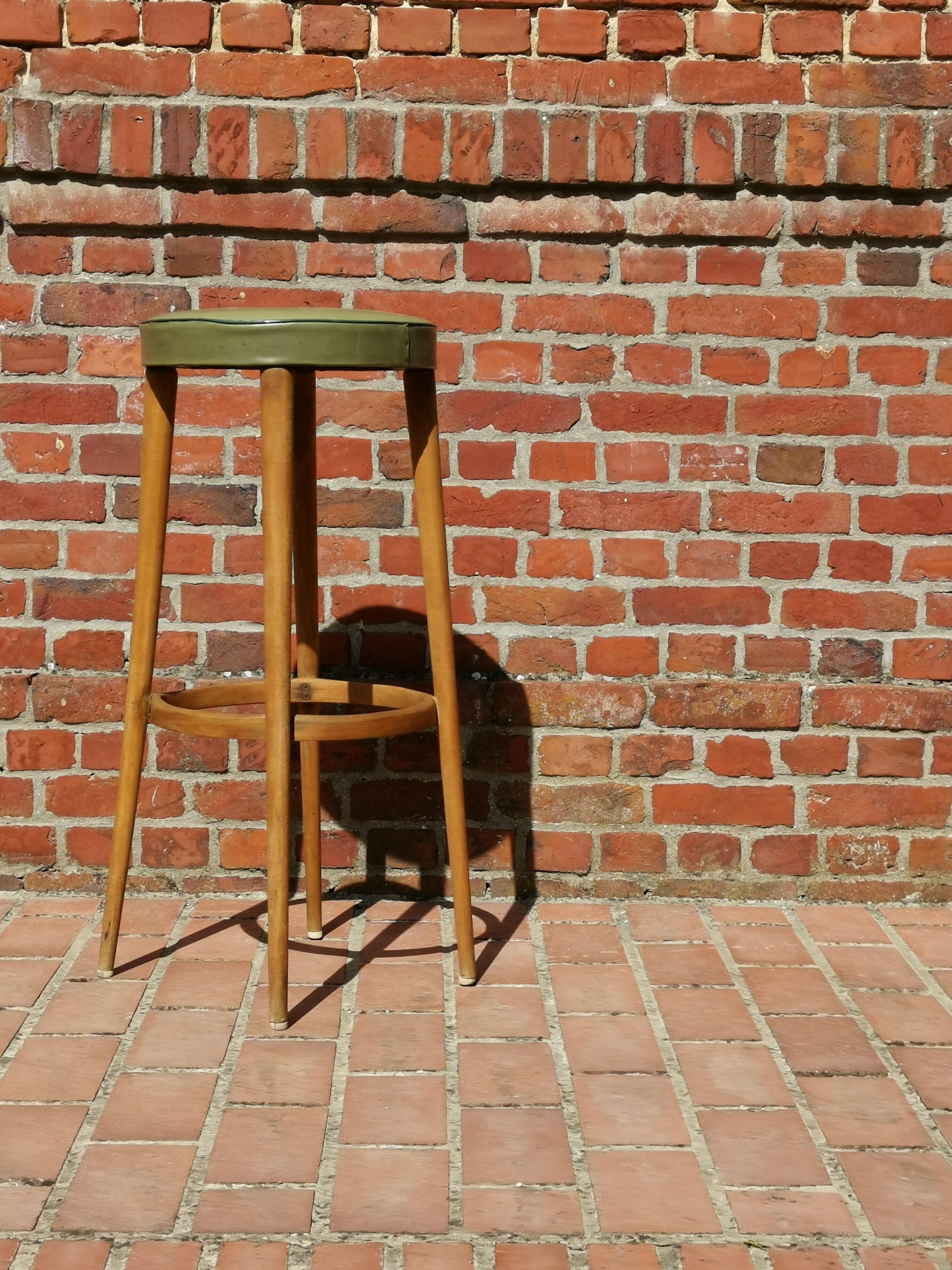 Baumann stool 895 G2 in green leather