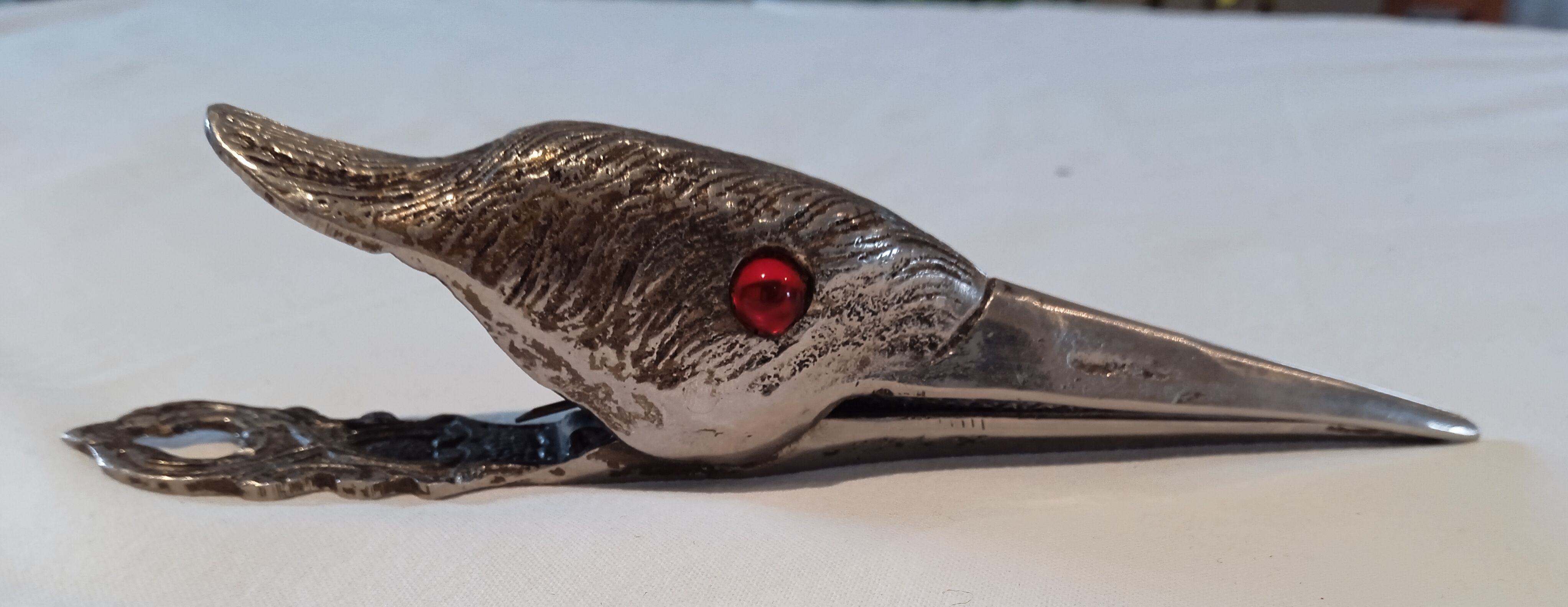 Pince à courrier cigogne