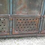 Très ancien vestiaire riveté 5 portes