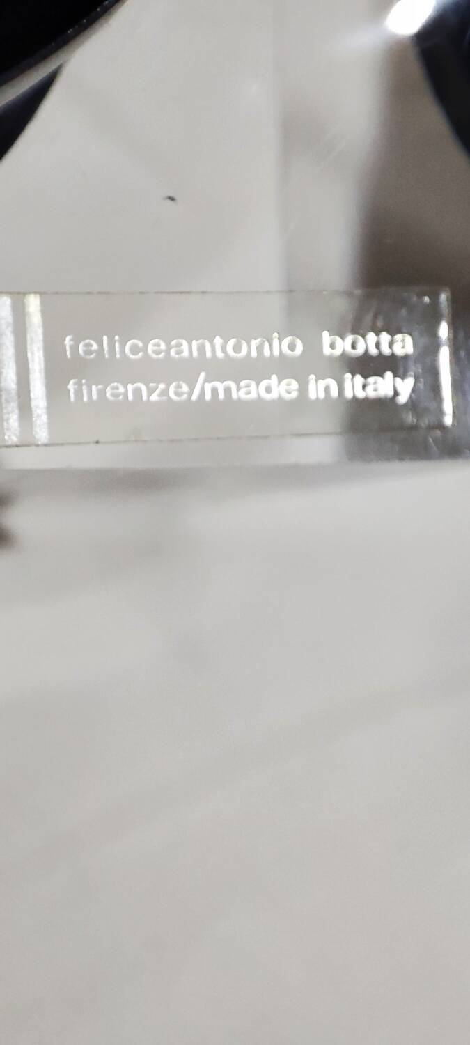 Encendedor de metacrilato de Felice Antonio Botta. Italia, 1970s.