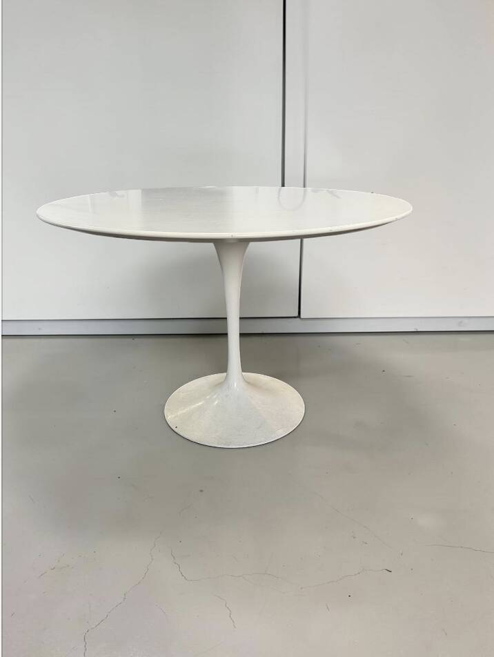 Saarinen layered white plateau