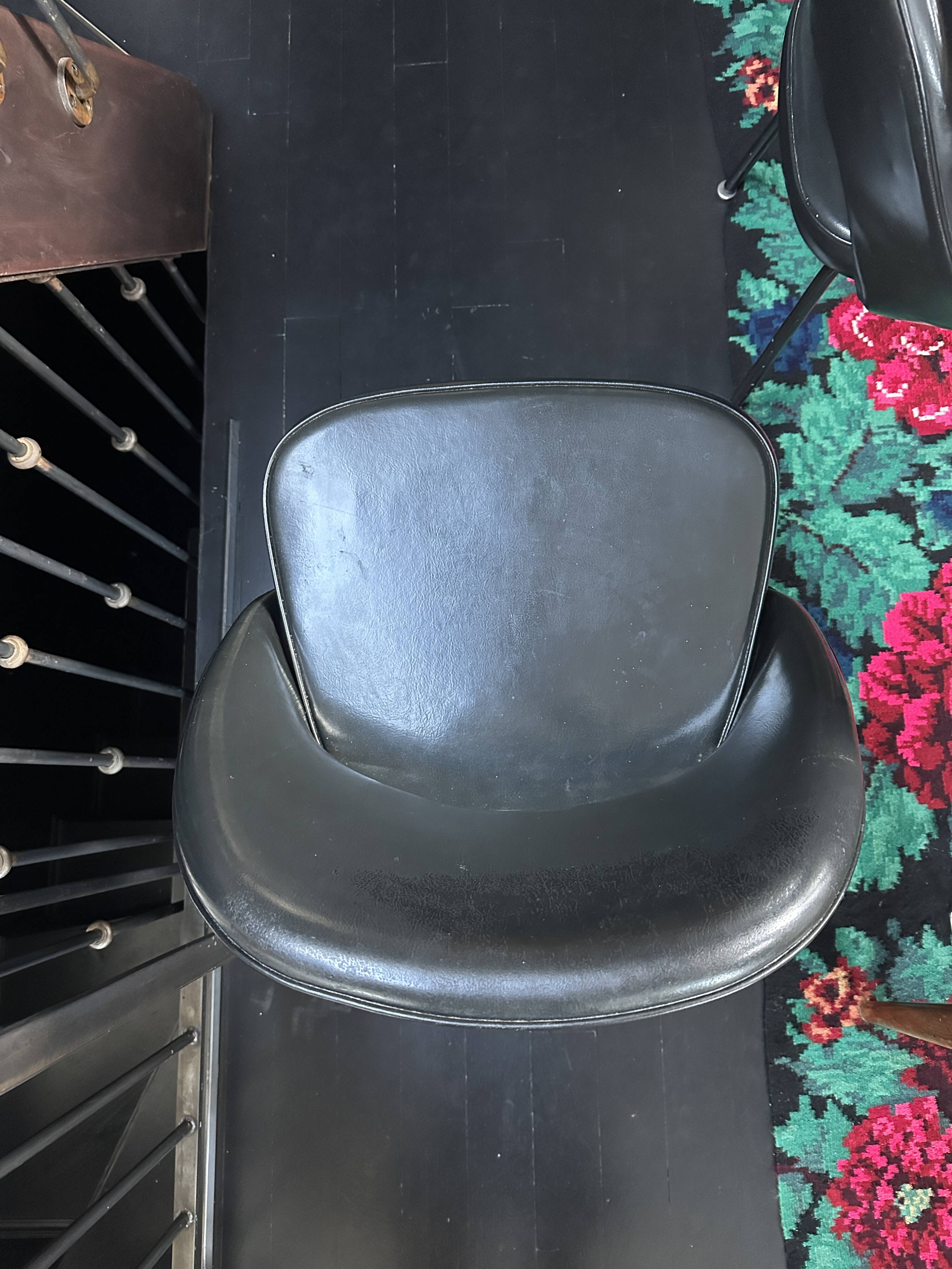 Eero Saarinen conference chairs black