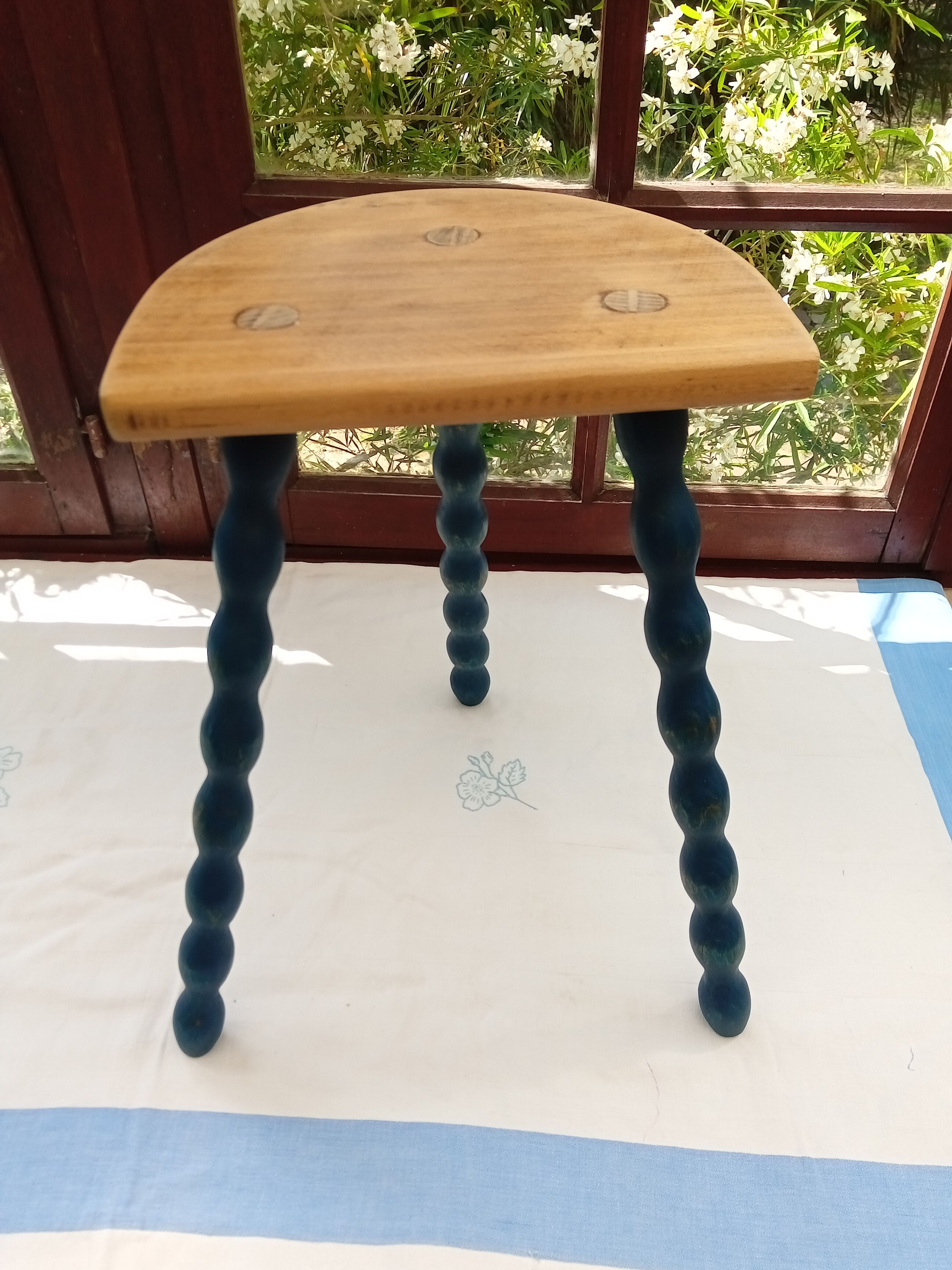 Tripod stool
