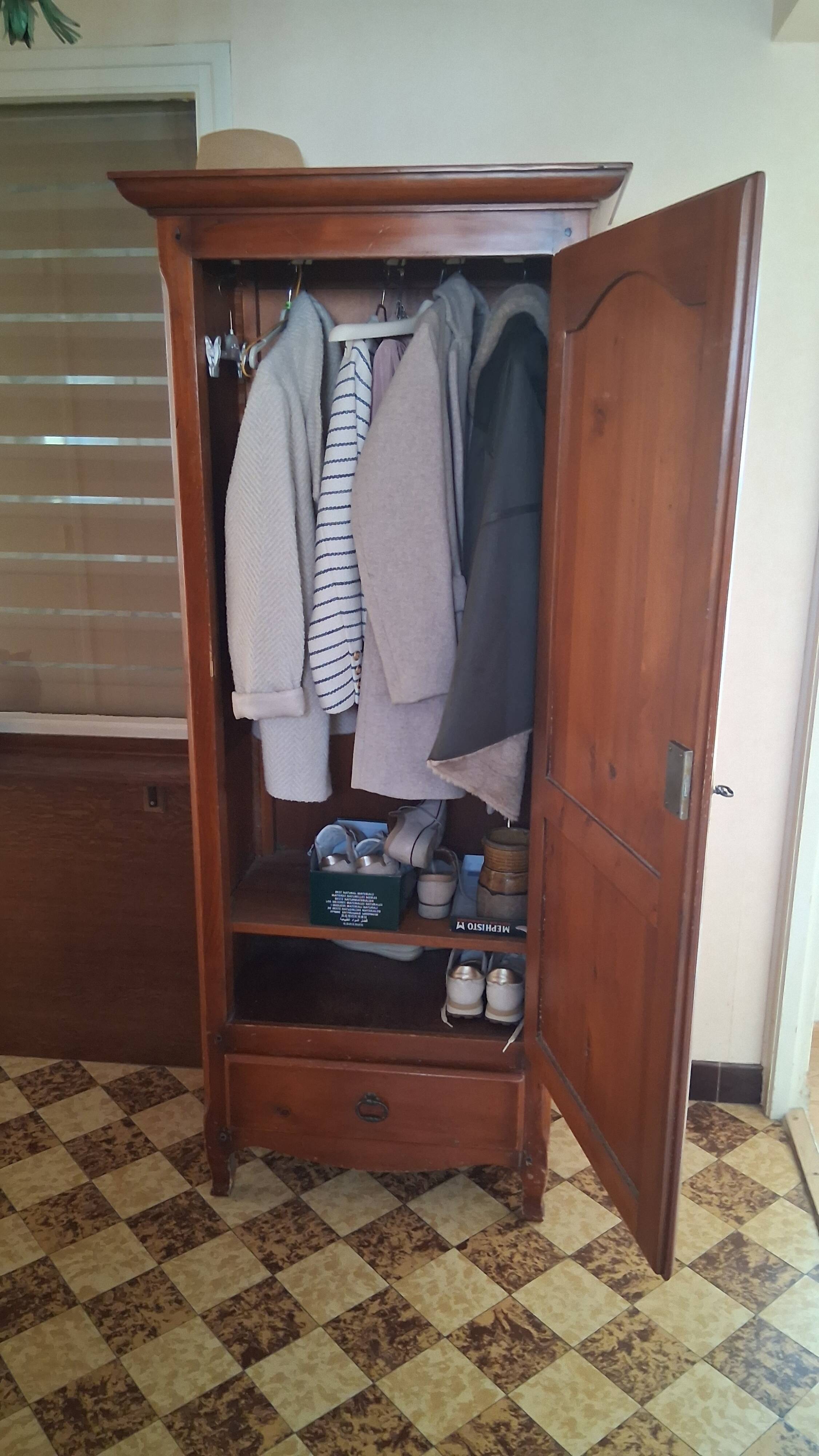 Armoire bonetière meurisier