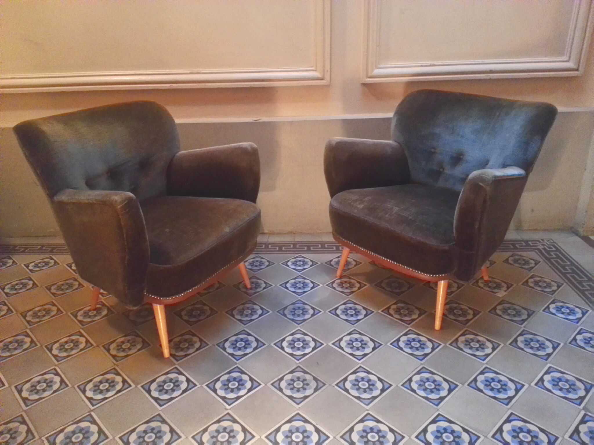 1 cute little round Chair 50 years