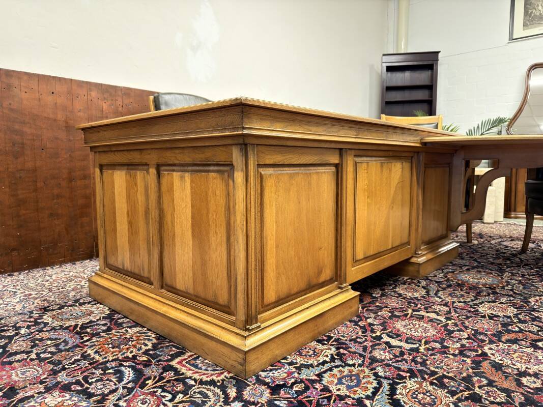 Ensemble de bureau classique RAC en anglais avec table de conférence