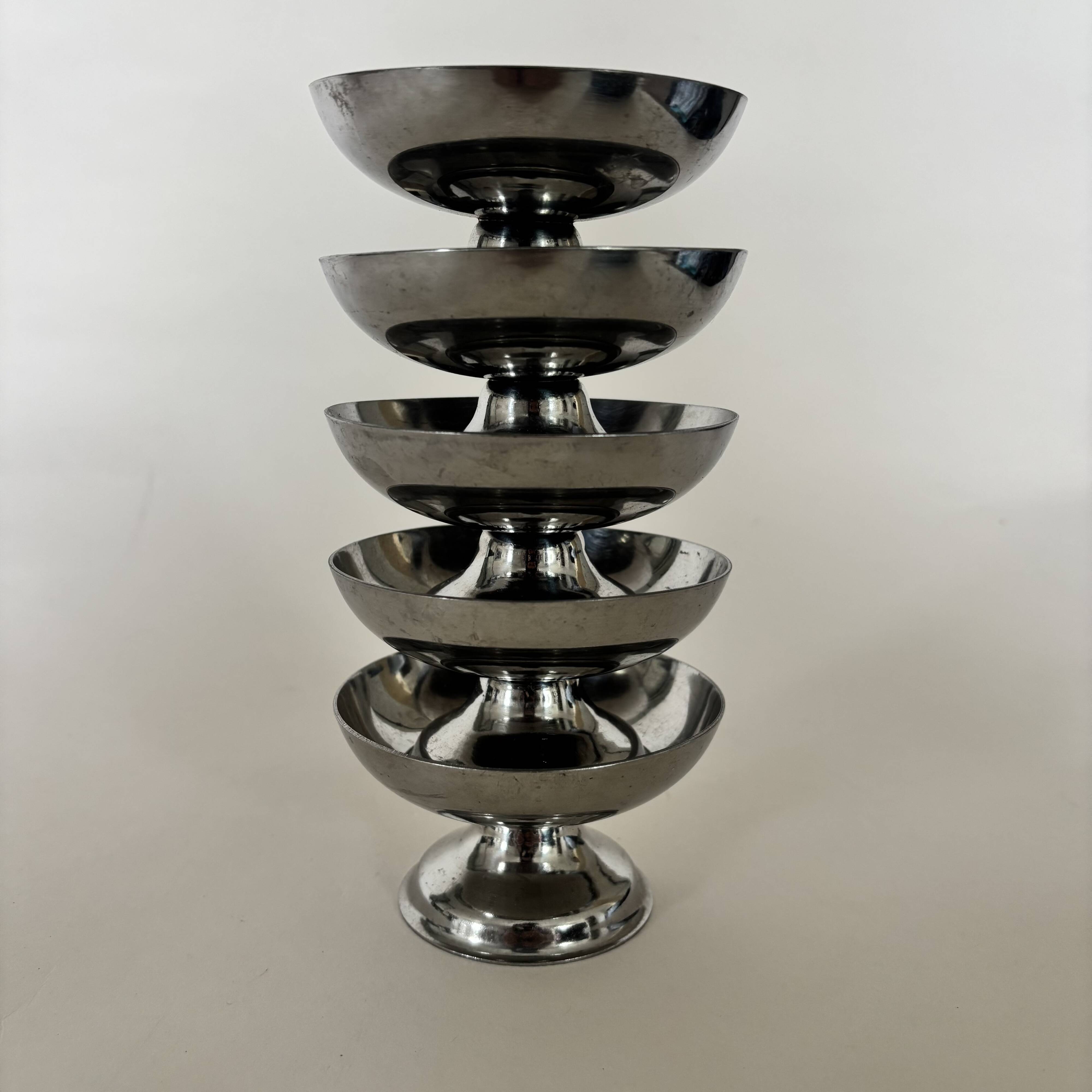 Set of 5 stainless steel bowls