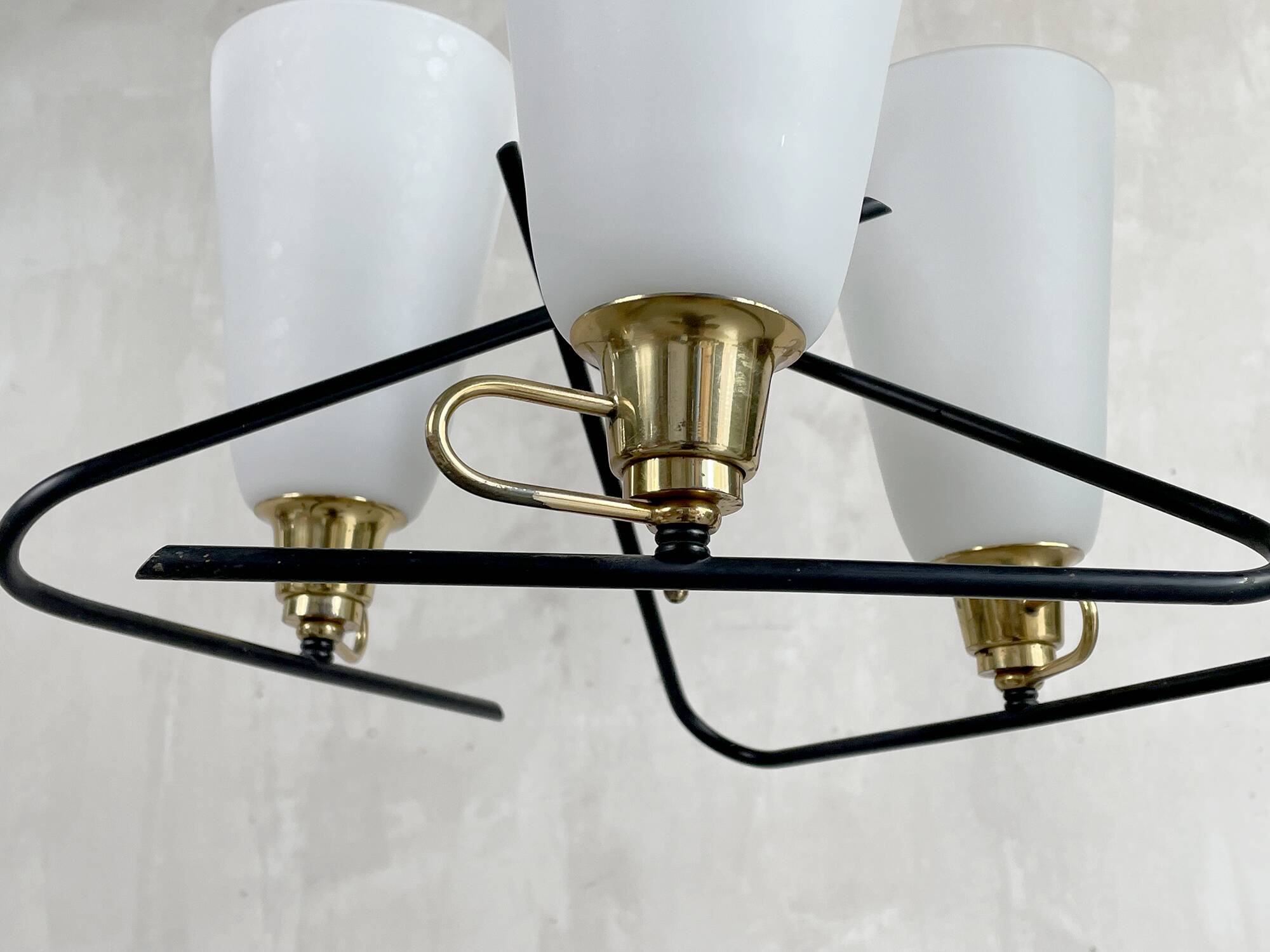 Italian chandelier with three opalines, 1950