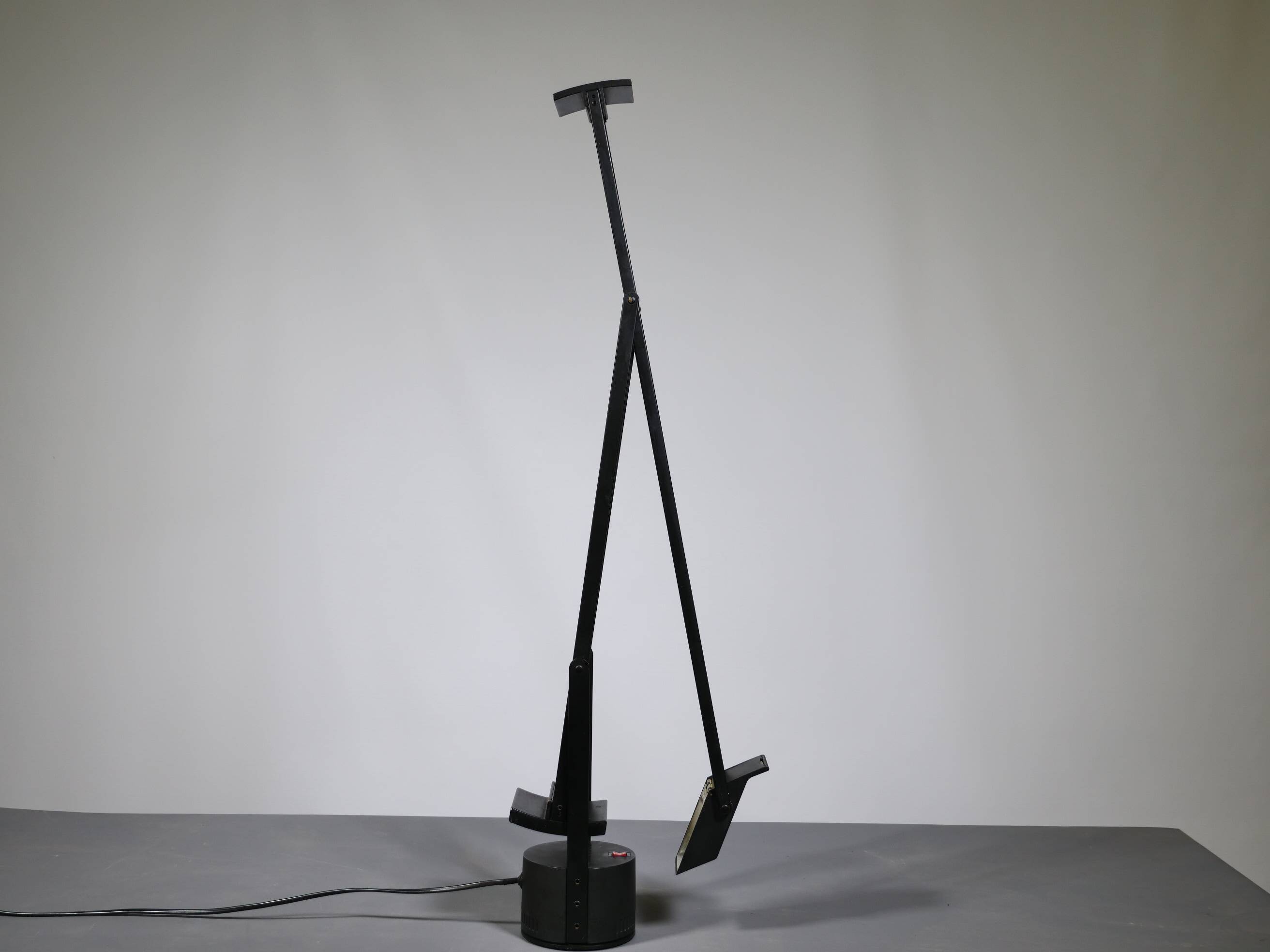 Design table lamp in metal by Richard Sapper for Artemide