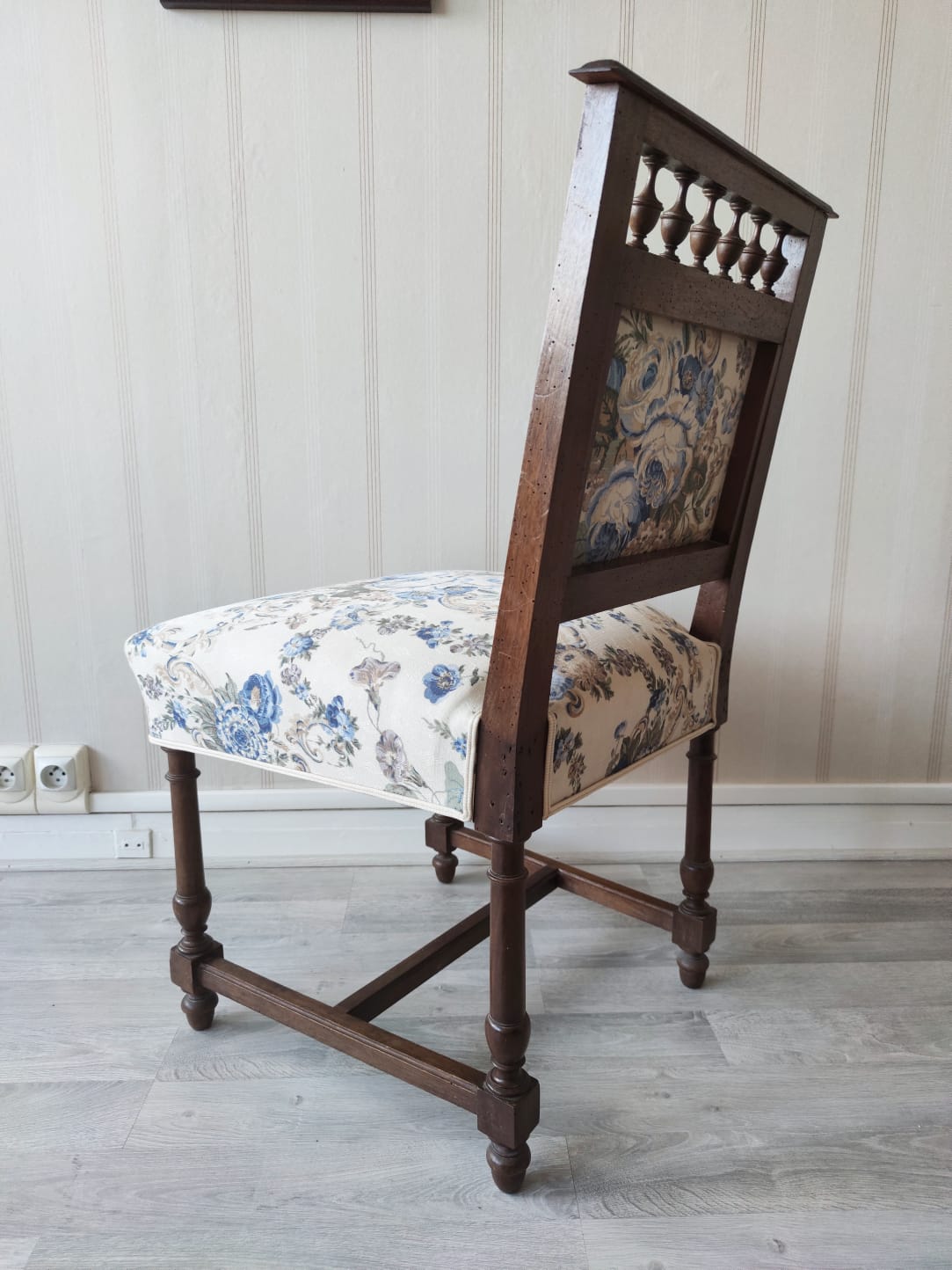 Pair of neo-Gothic English style chairs floral print