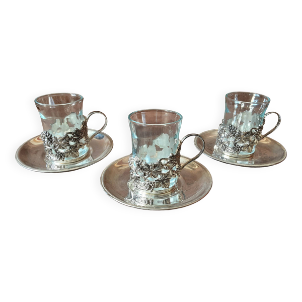 Lot de 3 petits  verres et soucoupes  métal
