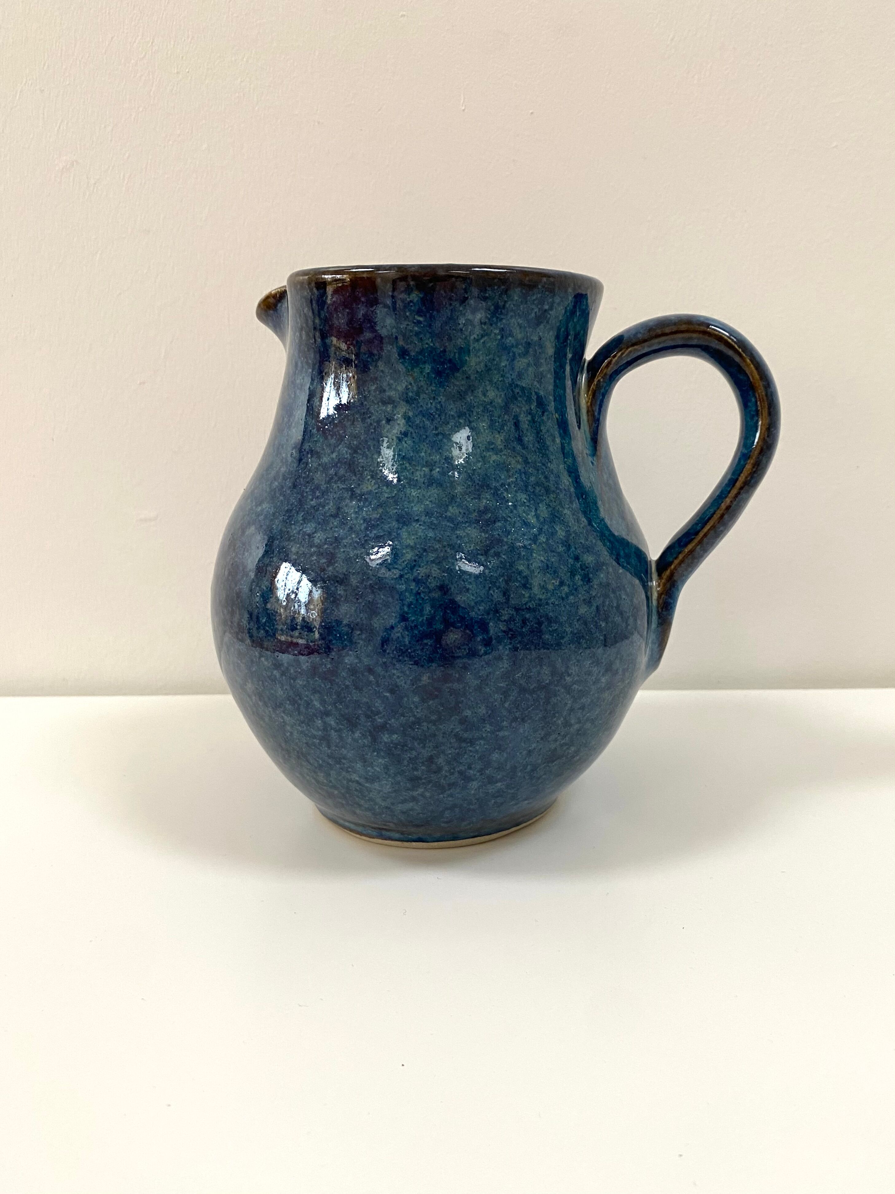 Pichet vase en grès bleu des Manufactures Normand