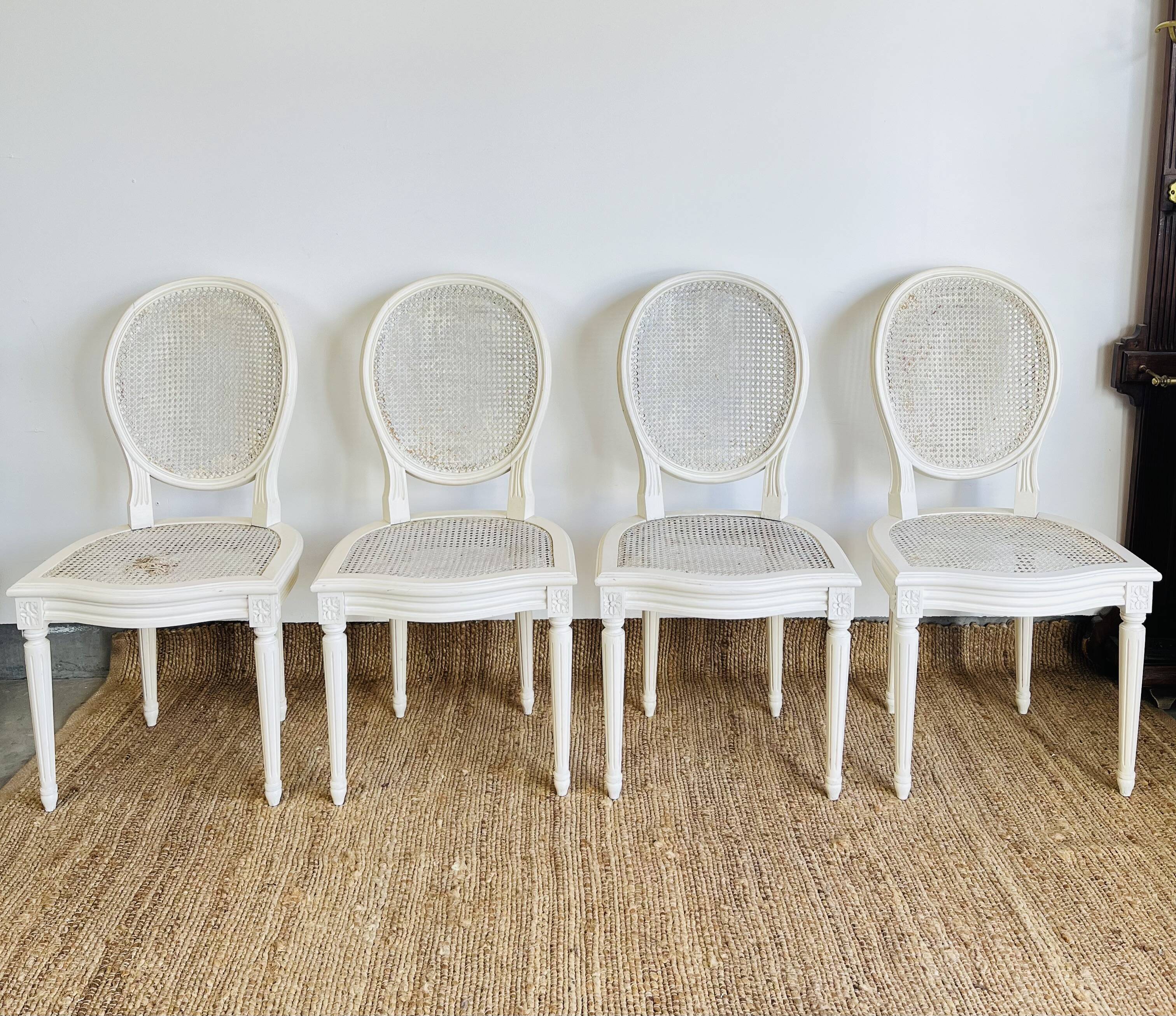 4 fluted chairs in Louis XVI style