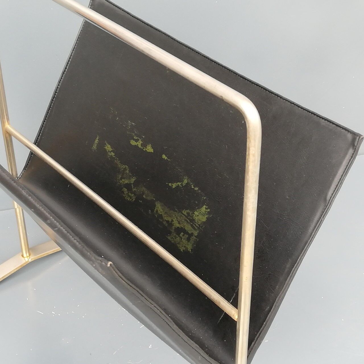 Magazine holder 60s in metal and imitation leather