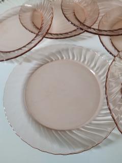 6 plates in pink Arcoroc glasses