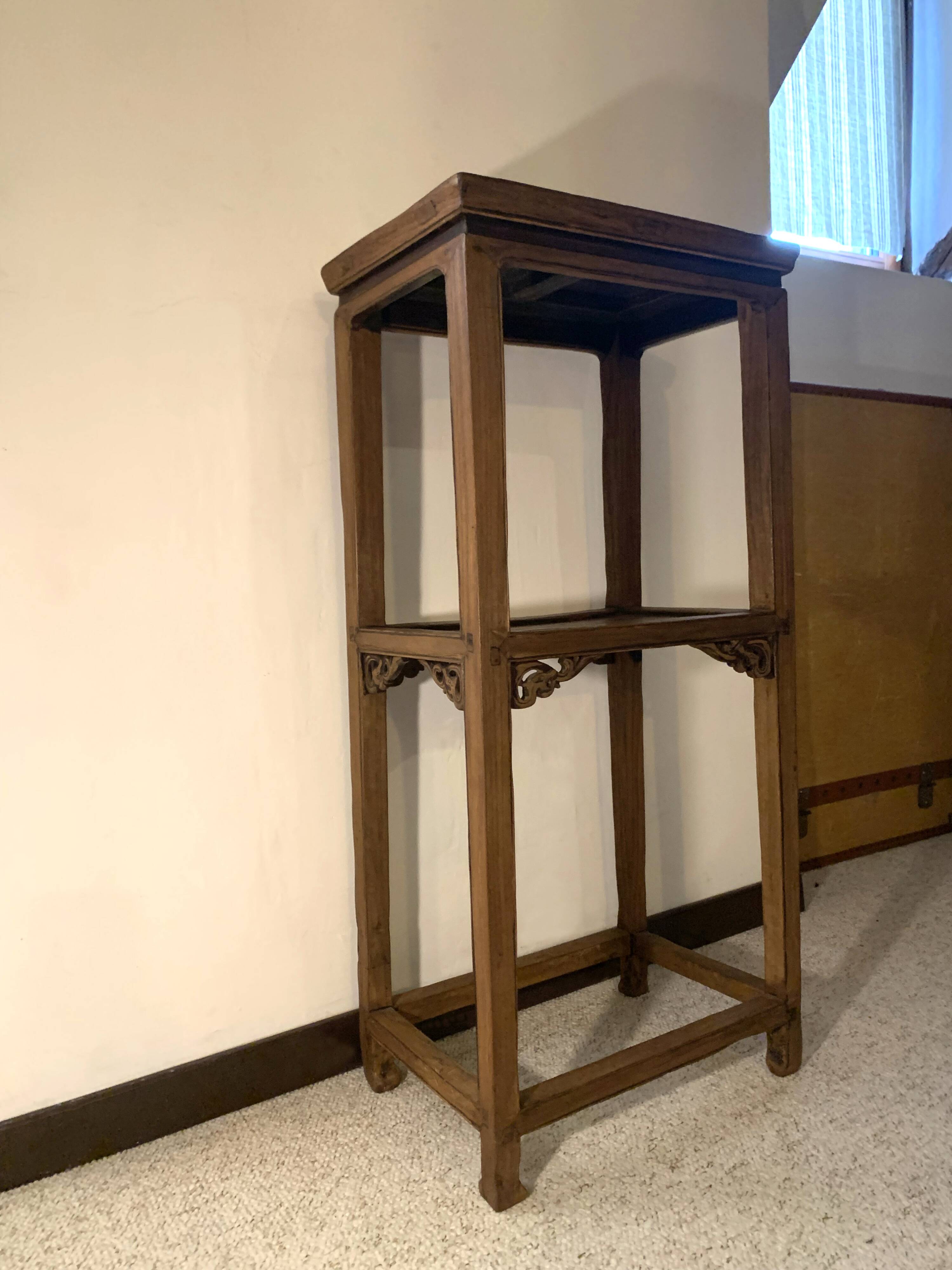 Chinese side table in Elm (Bedside or Tea stand), late 19th century.