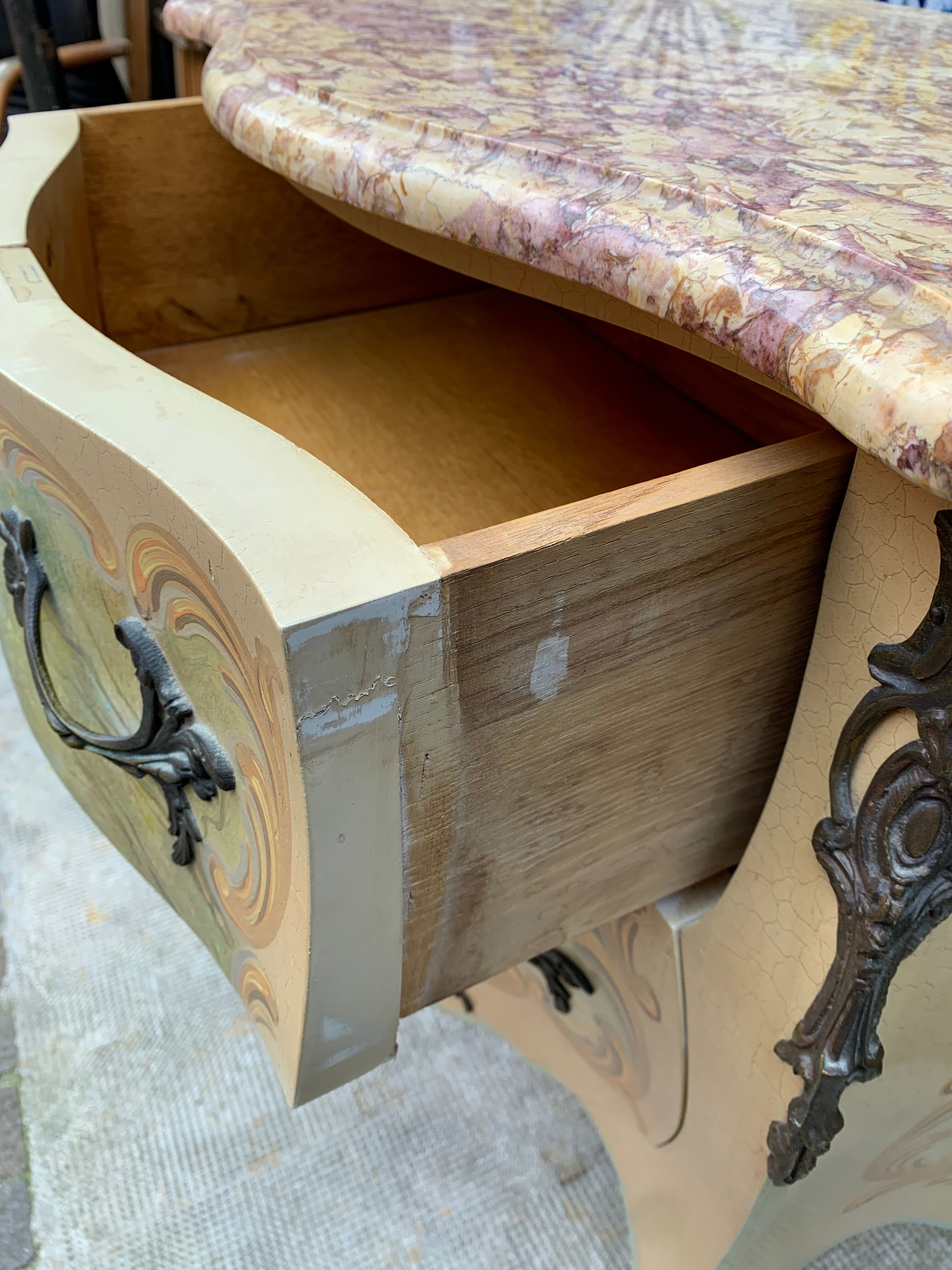 Chest of drawers Louis XV style painted woodwork
