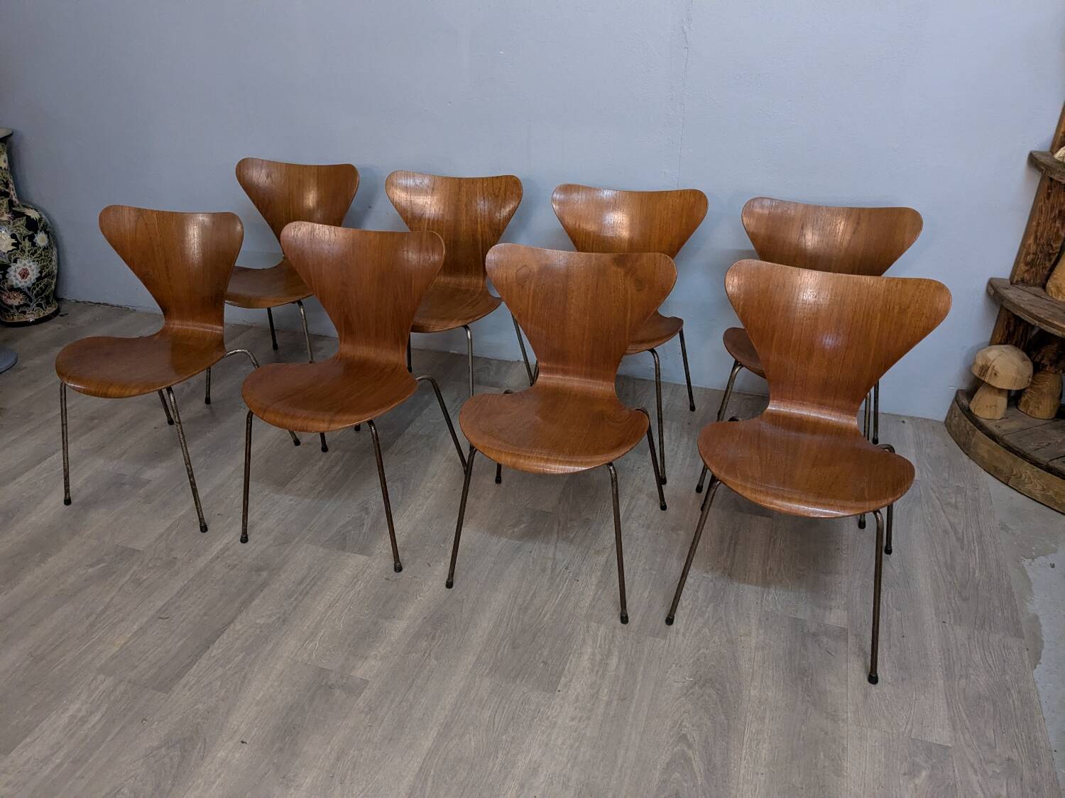 8 Arne Jacobsen Series 7 chairs