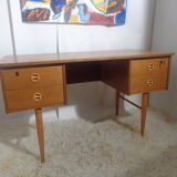 Scandinavian desk 60