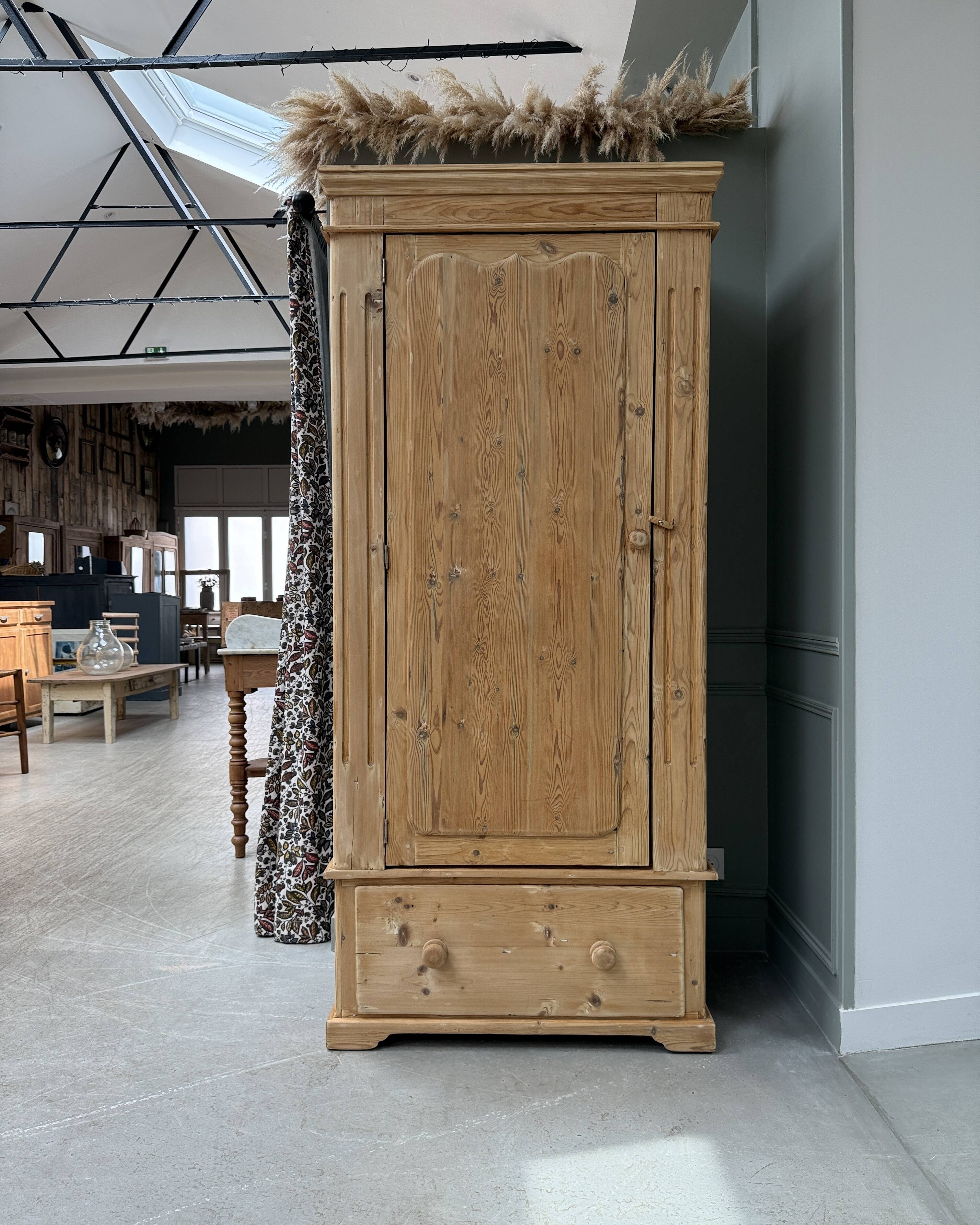 English bonnetière in pine (restored)