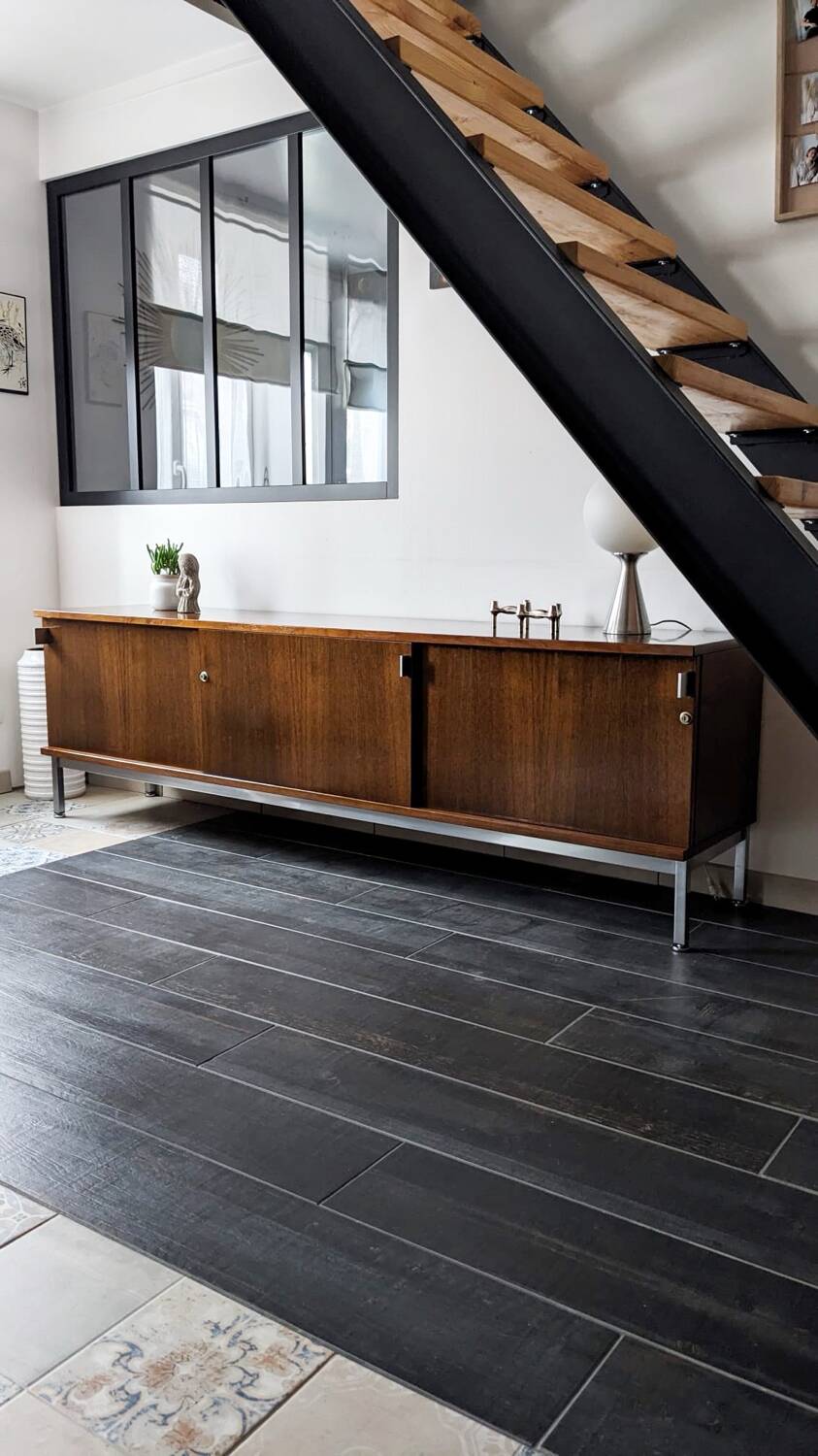 Airborne Midcentury Enfilade