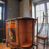 Buffet Louis XV – Peinture centrale et marqueterie bronze