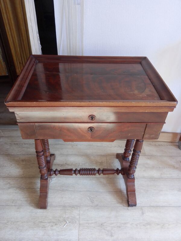 Travailleuse Louis Philippe en acajou