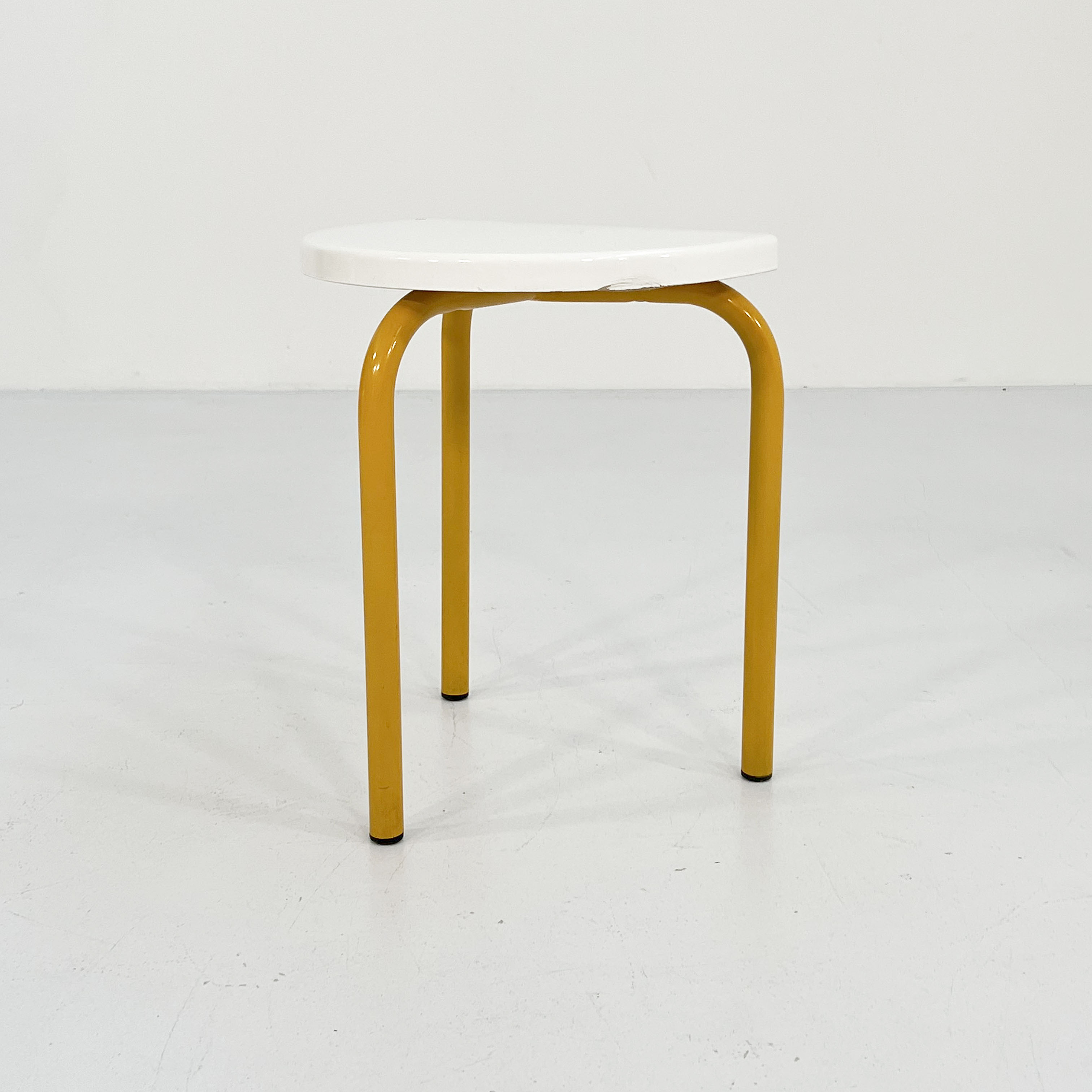 Tabouret tubulaire jaune,1970s