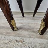 Paire de tables de chevet en acajou avec poignées en verre et laiton