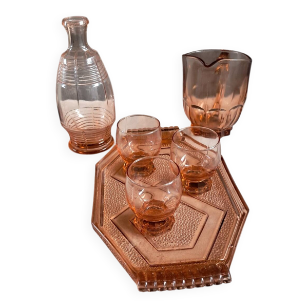Carafe, verres et plateau en verre rose
