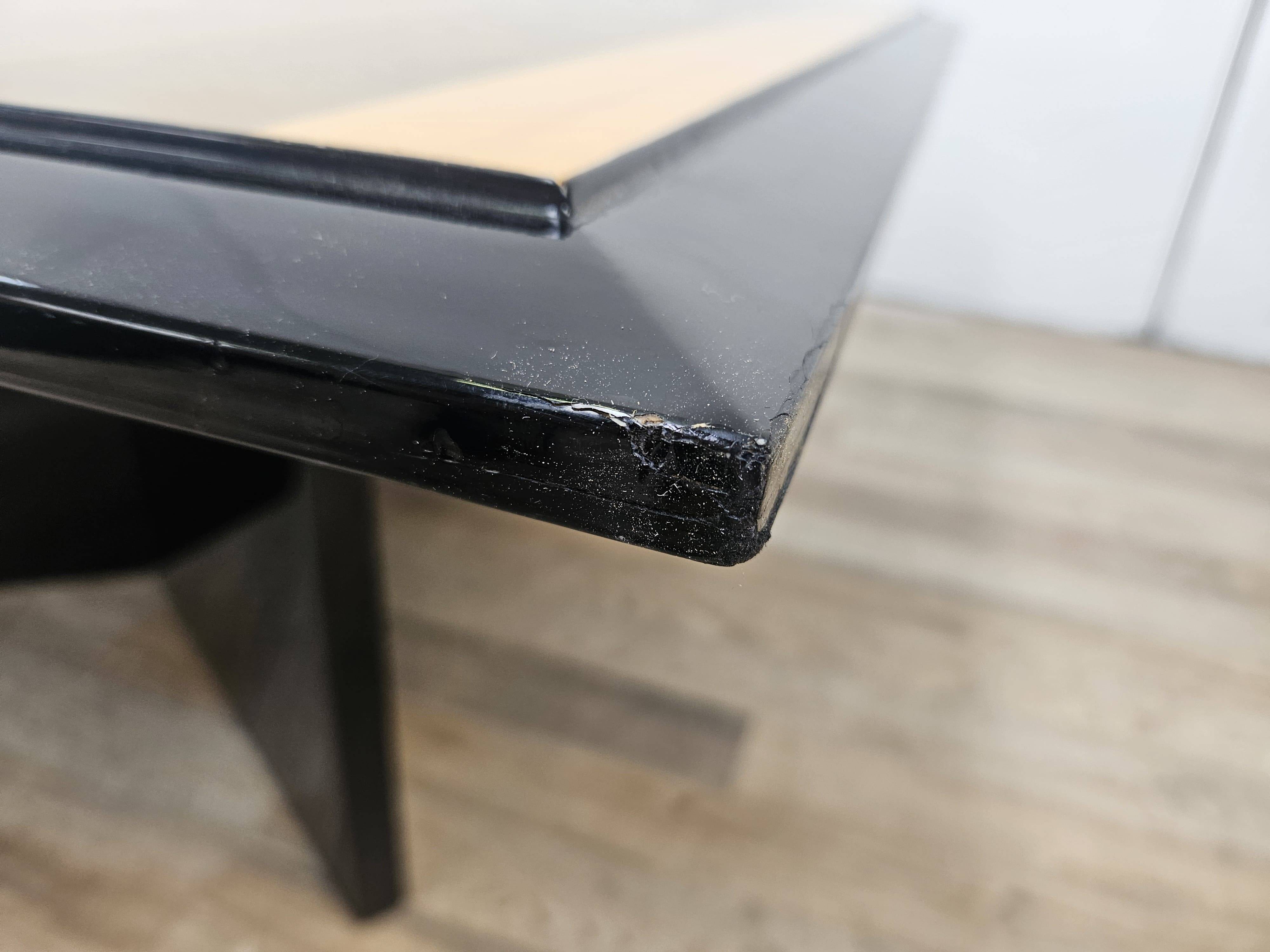 Table basse carrée des années 70 aux motifs géométriques