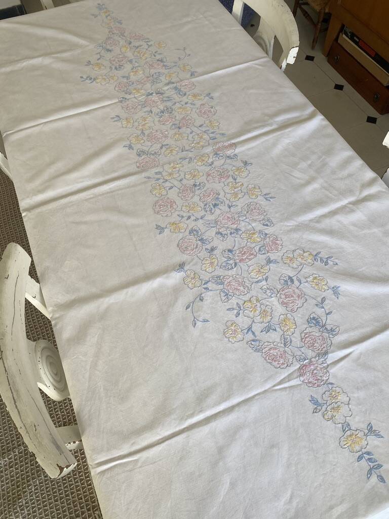 Large tablecloth and 12 embroidered napkins "pastel bouquets" - Cotton - 240x170 cm