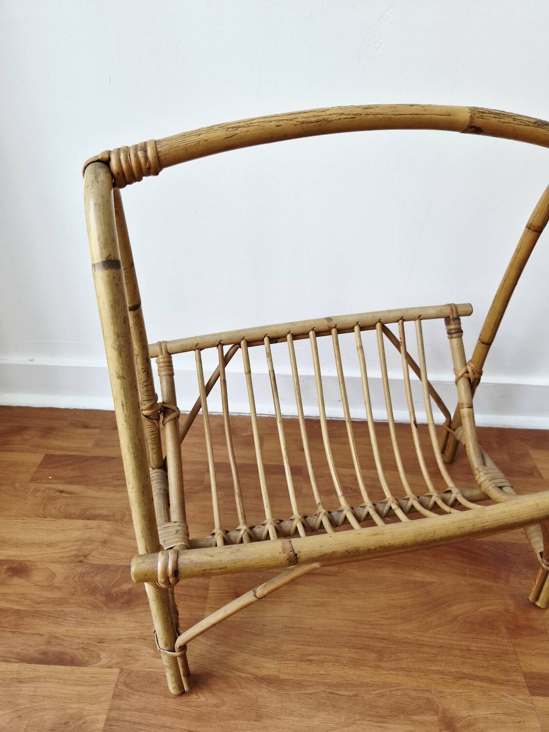 Vintage rattan magazine rack in bohemian style '1970s -