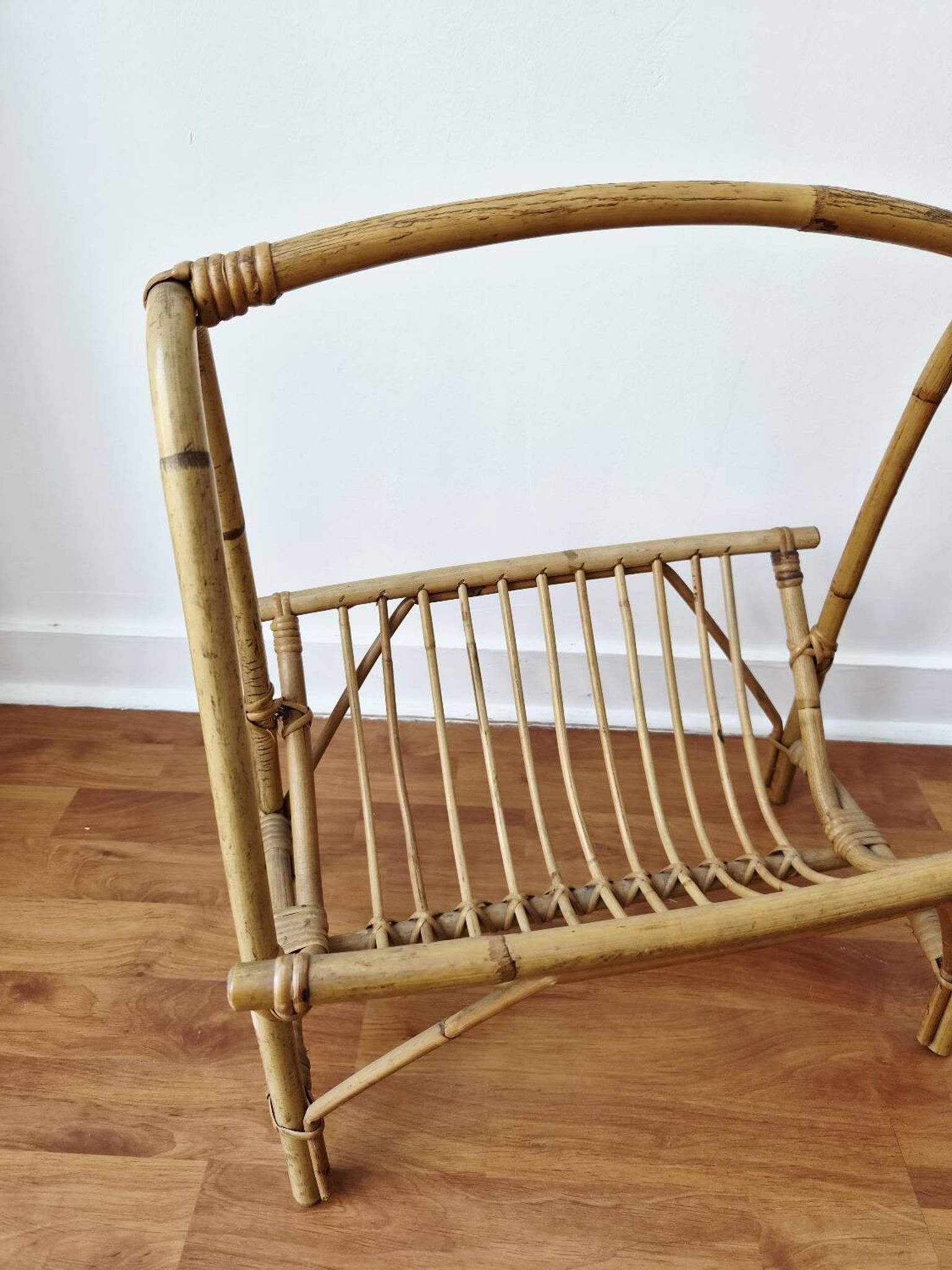 Vintage rattan magazine rack in bohemian style '1970s -